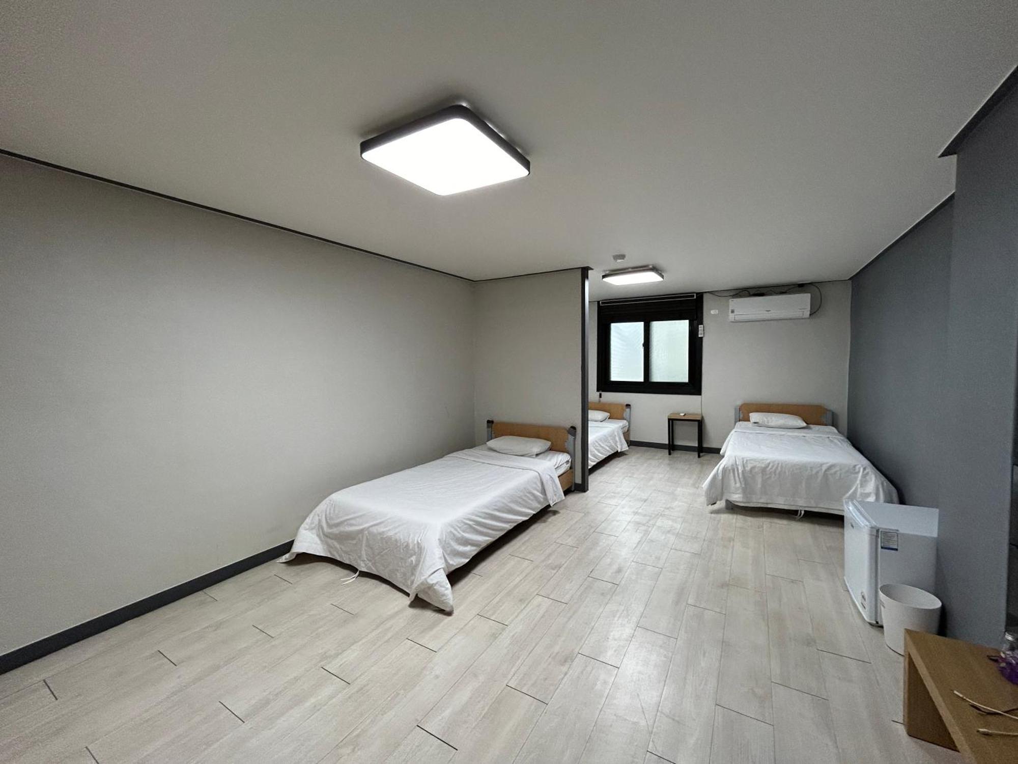 Deluxe Motel Geoje Habitación foto