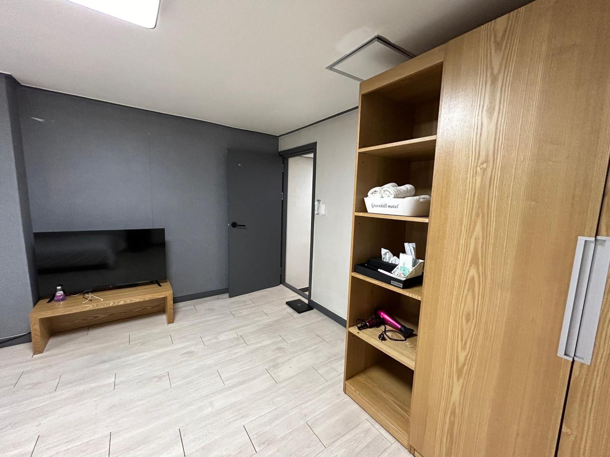 Deluxe Motel Geoje Habitación foto