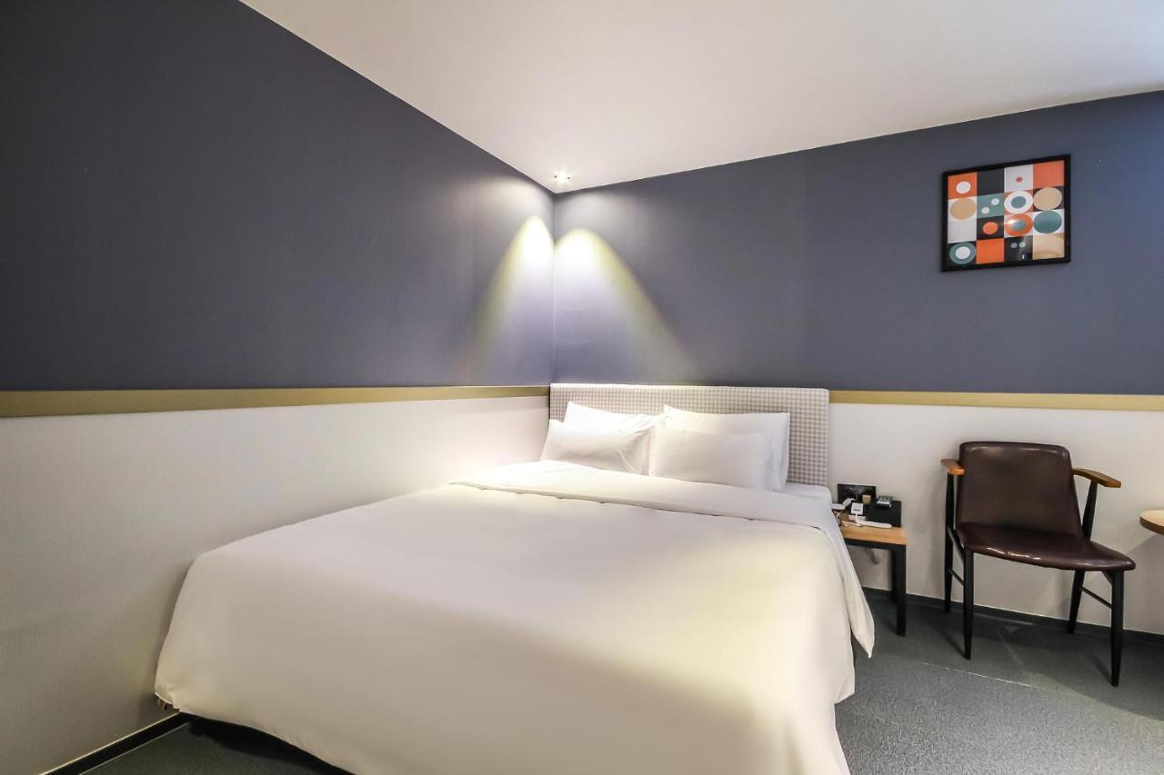 Deluxe Motel Geoje Exterior foto